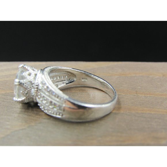 Size 7 Sterling Silver Gorgeous Round Cubic Zirconia With Accents Band Ring - Picture 7 of 10